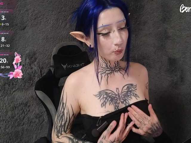 YoungAlice1 live cam on BongaCams