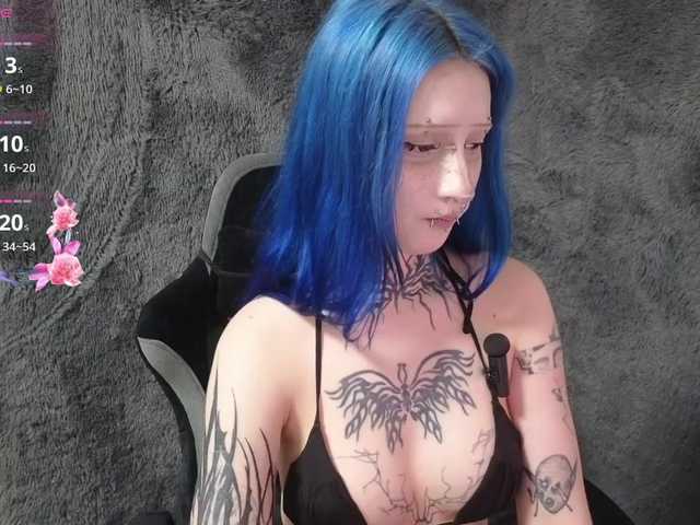 YoungAlice1 live cam on BongaCams