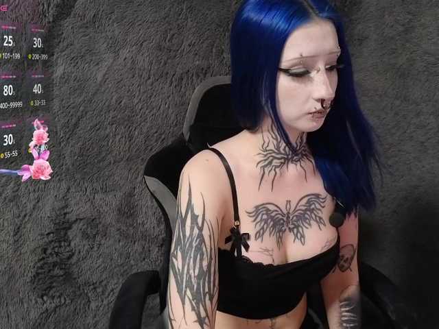 YoungAlice1 live cam on BongaCams