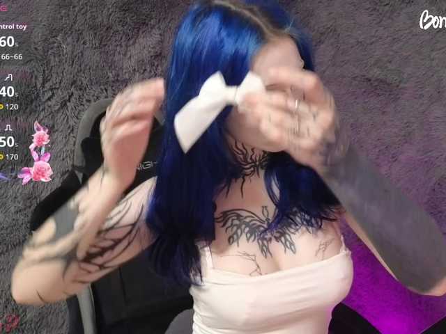 YoungAlice1 live cam on BongaCams