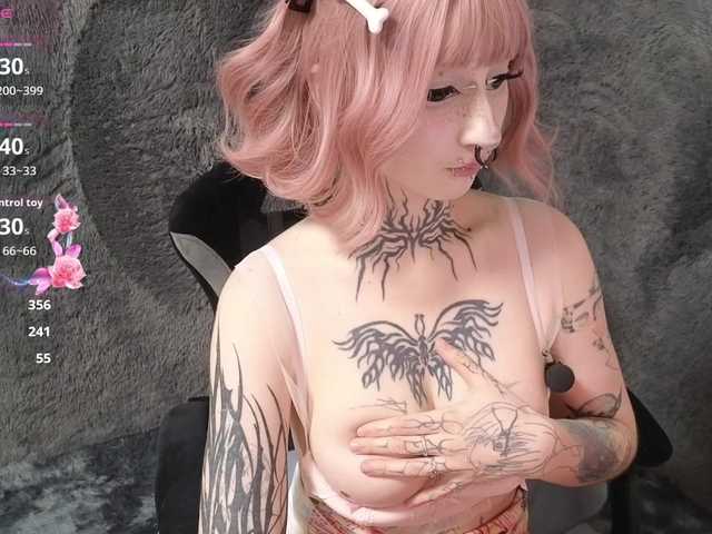 YoungAlice1 live cam on BongaCams