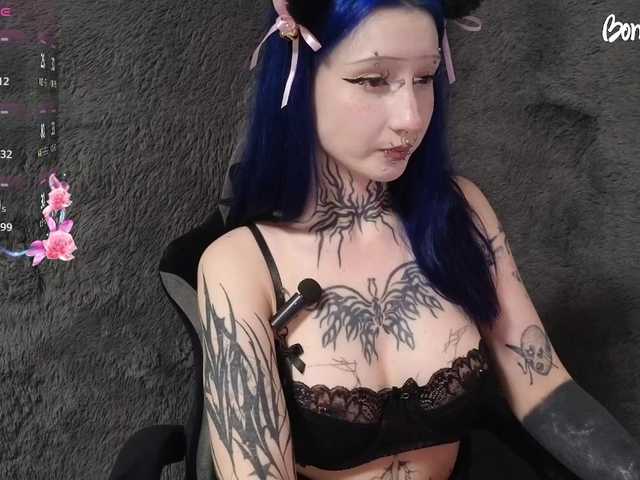 YoungAlice1 live cam on BongaCams