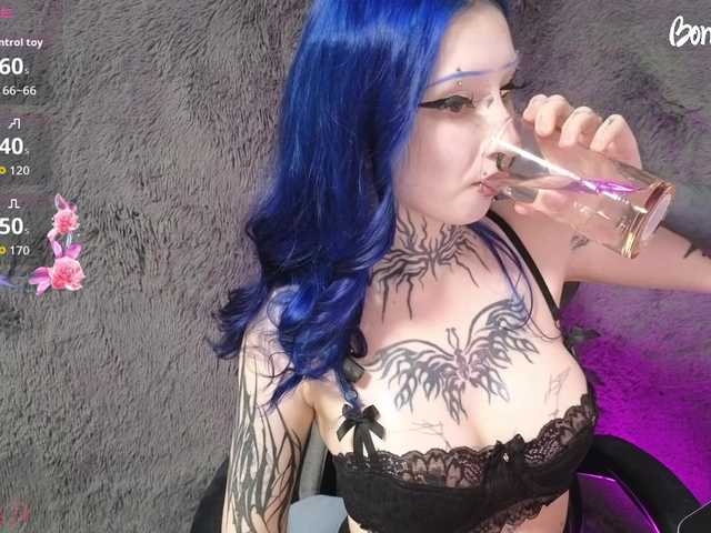 YoungAlice1 live cam on BongaCams