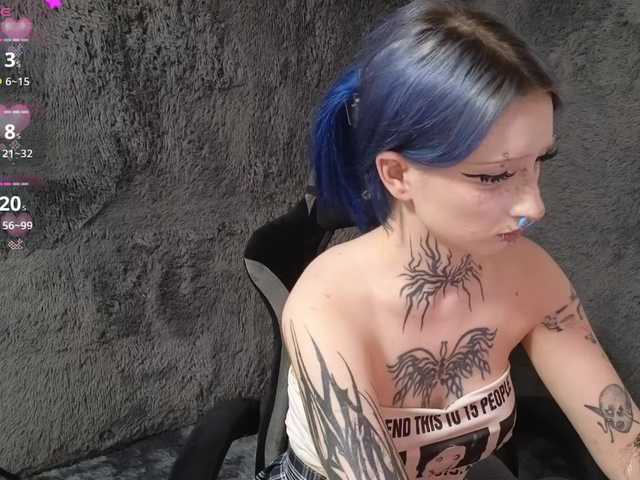YoungAlice1 live cam on BongaCams