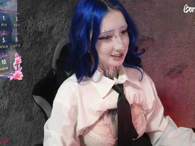YoungAlice1 live cam on BongaCams