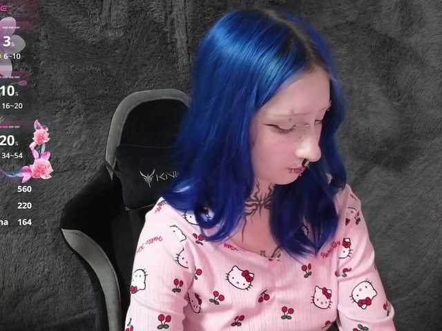 le modèle YoungAlice1 est en webcam porno dans un show sur le site bongacams, il possède les tags suivants: White/Caucasian,Brunette,Shaved