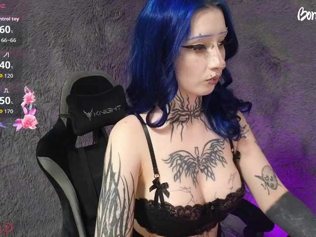 YoungAlice1 live cam on BongaCams