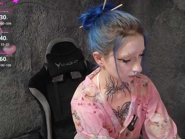 YoungAlice1 live webcam show