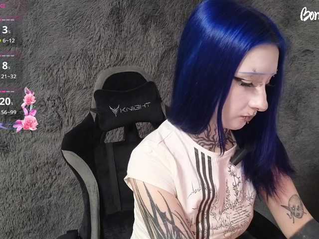 YoungAlice1 live cam on BongaCams