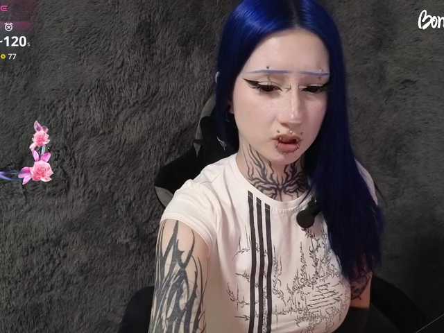 YoungAlice1 live cam on BongaCams