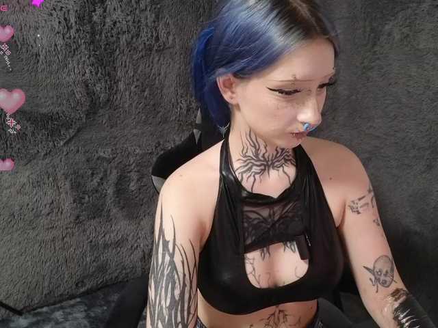 YoungAlice1 live webcam show