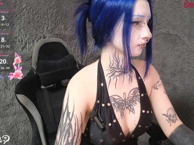 YoungAlice1 live cam on BongaCams