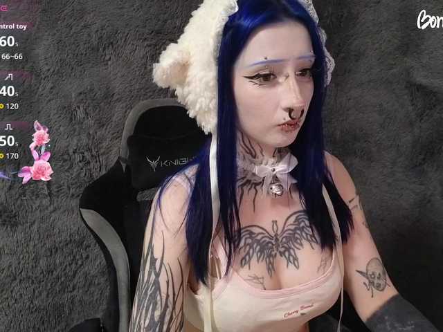 YoungAlice1 live cam on BongaCams