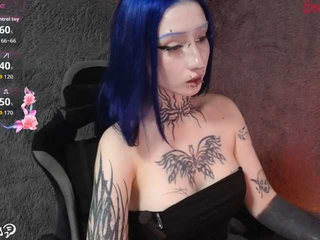 YoungAlice1, en directo ahora en BongaCams