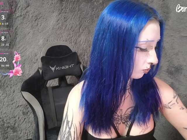 YoungAlice1 live cam on BongaCams