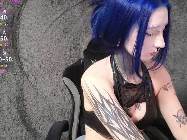 YoungAlice1 live cam on BongaCams