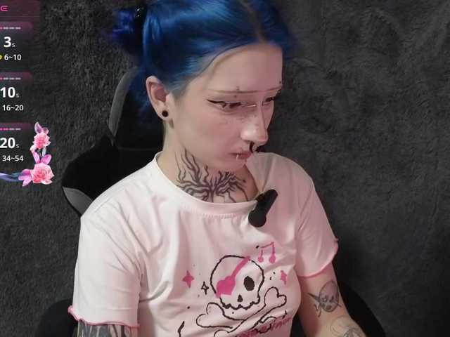 YoungAlice1 live cam on BongaCams