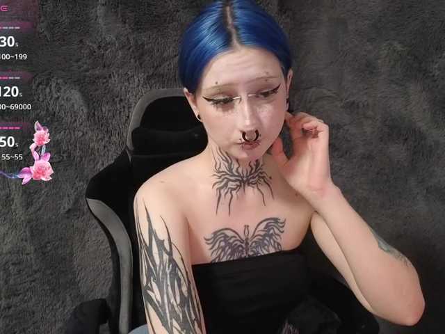 YoungAlice1 live cam on BongaCams