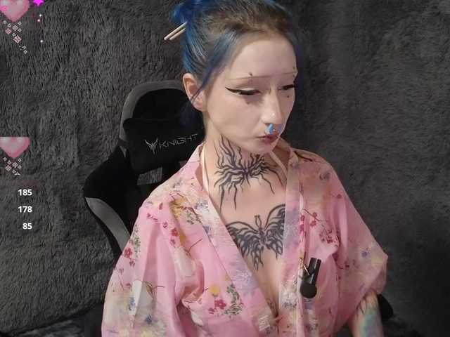 YoungAlice1 live webcam show