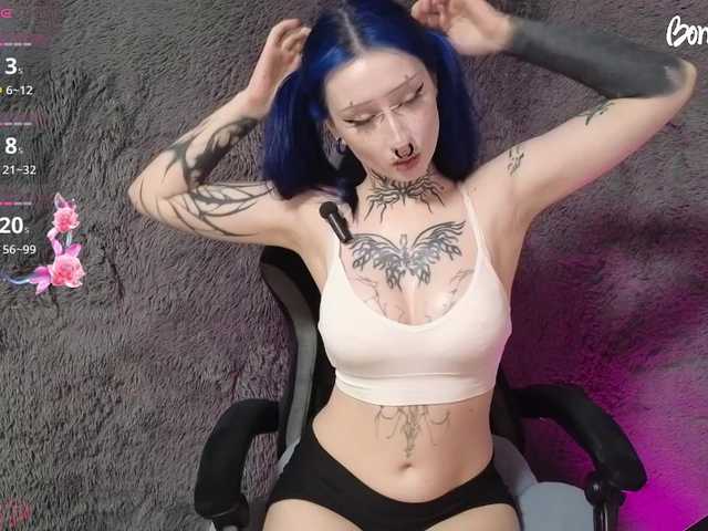 YoungAlice1 live cam on BongaCams