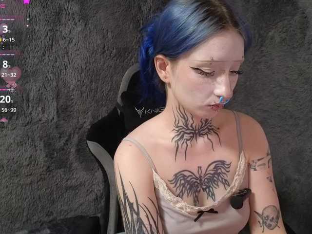 YoungAlice1 live cam on BongaCams