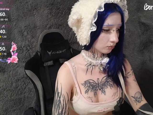 YoungAlice1 live cam on BongaCams