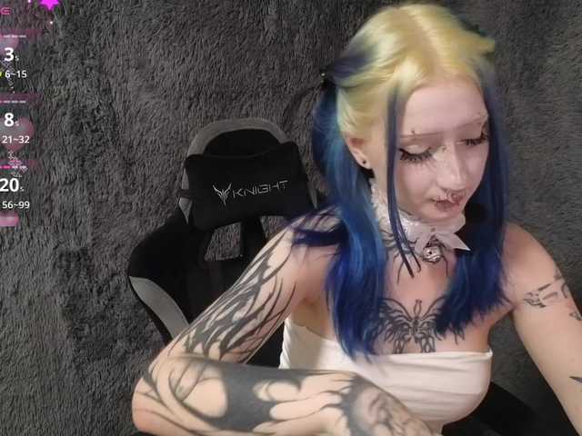 YoungAlice1 live webcam show