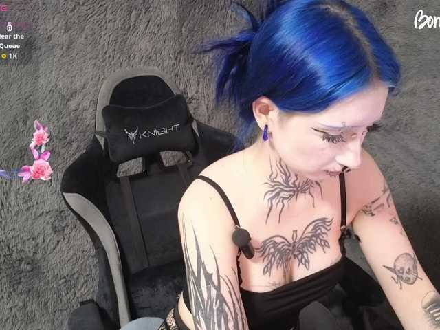 YoungAlice1 live cam on BongaCams