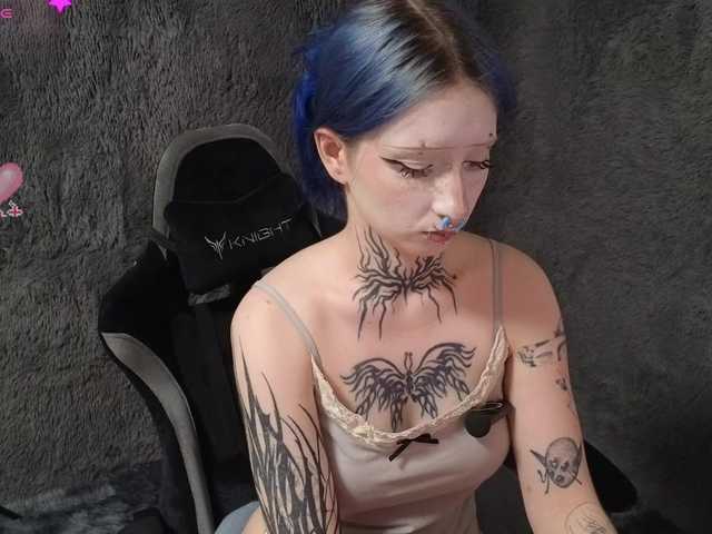 YoungAlice1 live cam on BongaCams