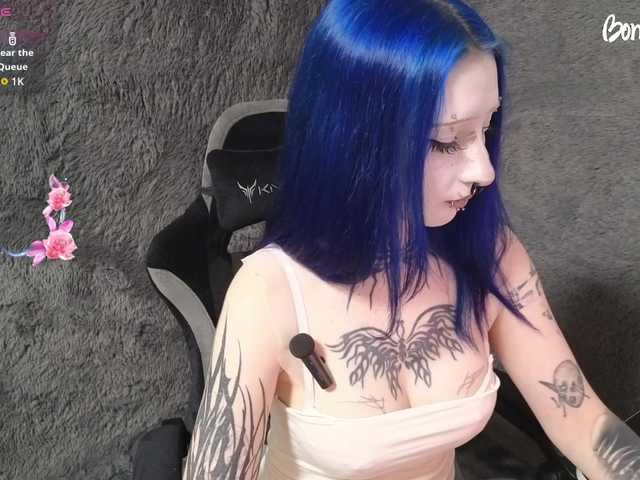 YoungAlice1 live cam on BongaCams