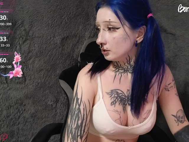 YoungAlice1 live cam on BongaCams