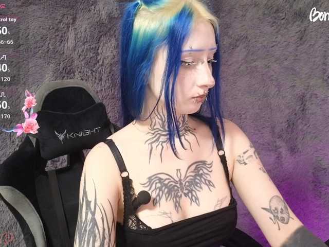YoungAlice1 live cam on BongaCams