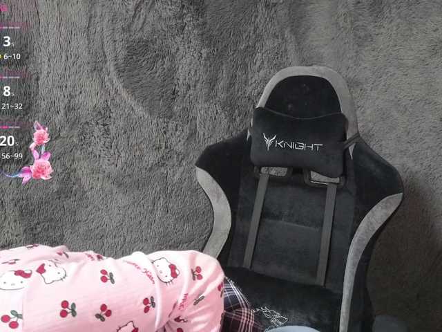 YoungAlice1 live cam on BongaCams