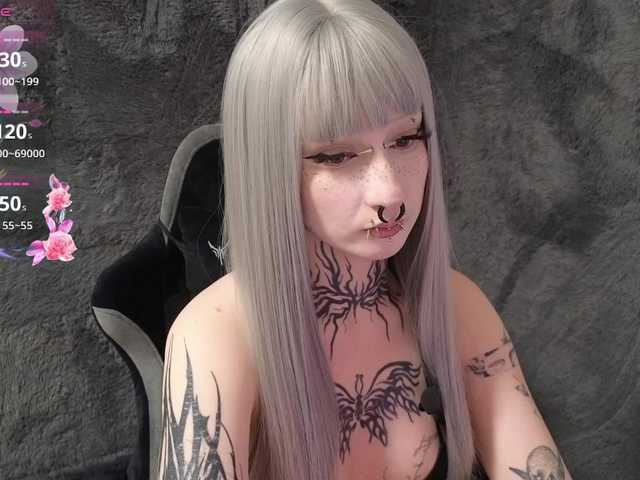 YoungAlice1 webcam