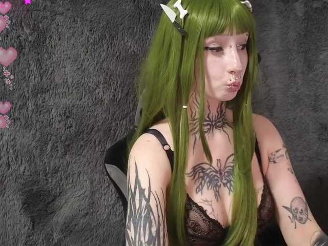 YoungAlice1 live cam on BongaCams