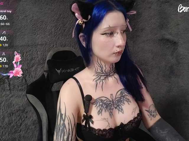 YoungAlice1 live cam on BongaCams