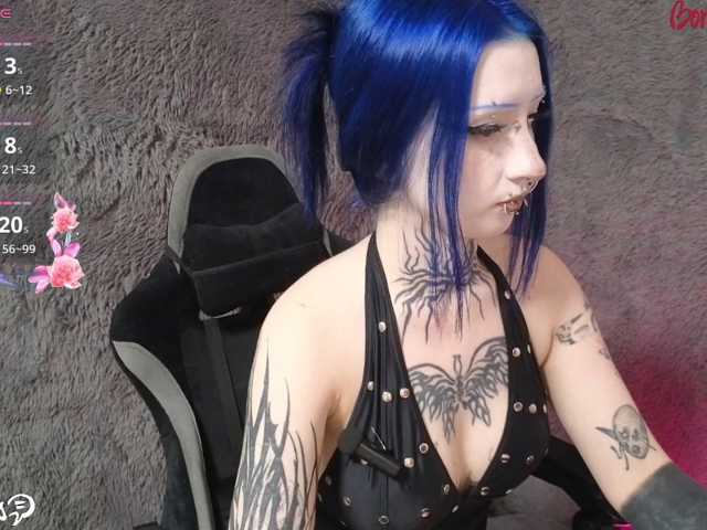YoungAlice1 live cam on BongaCams