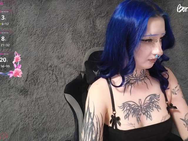YoungAlice1 live cam on BongaCams