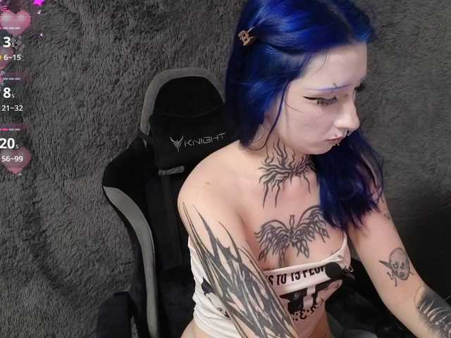 YoungAlice1 live cam on BongaCams
