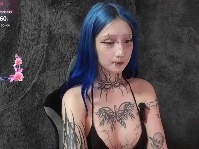 YoungAlice1 live cam on BongaCams