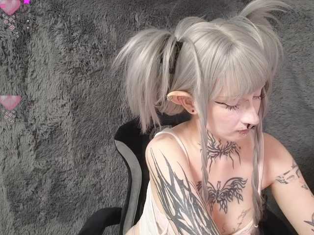 YoungAlice1 live cam on BongaCams