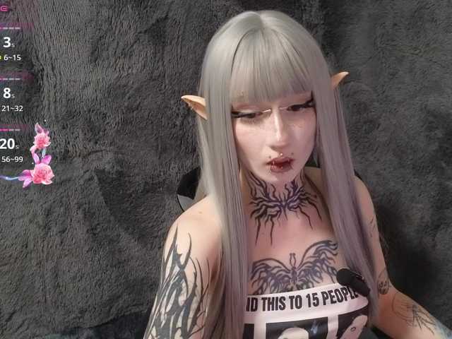 YoungAlice1 live cam on BongaCams