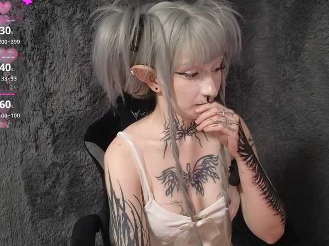 YoungAlice1 live cam on BongaCams