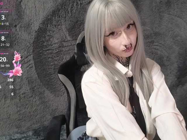 YoungAlice1 live cam on BongaCams