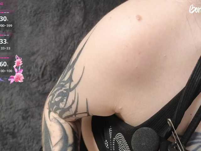 YoungAlice1 live cam on BongaCams