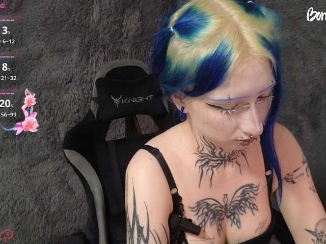 YoungAlice1 live cam on BongaCams