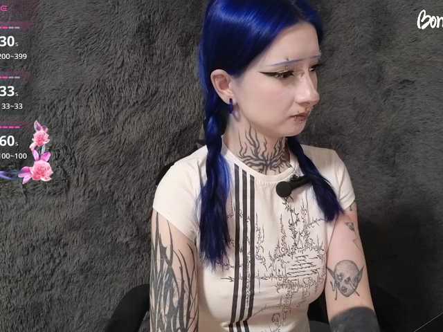 YoungAlice1 live cam on BongaCams