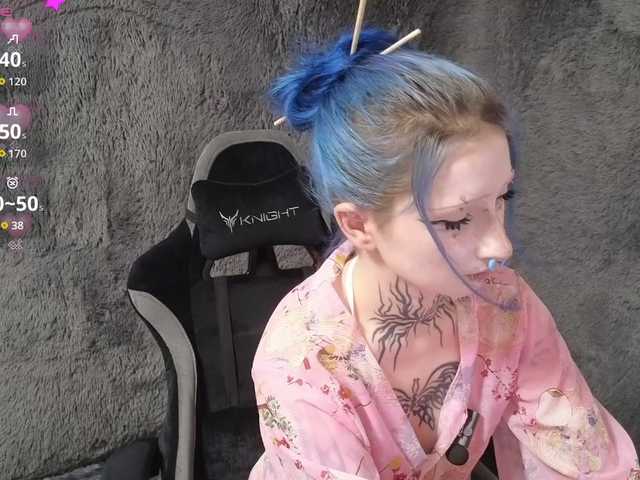 YoungAlice1 live cam on BongaCams