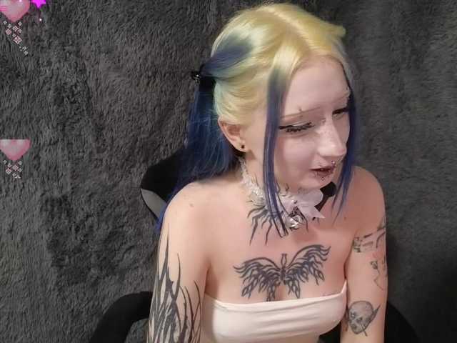 YoungAlice1 live webcam show