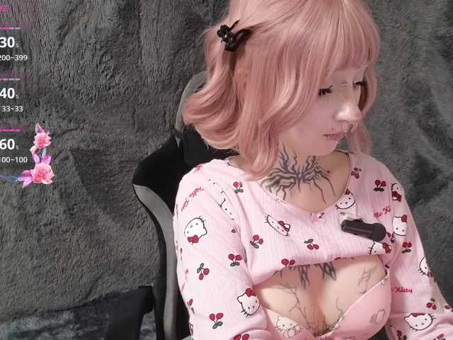 YoungAlice1 live cam on BongaCams